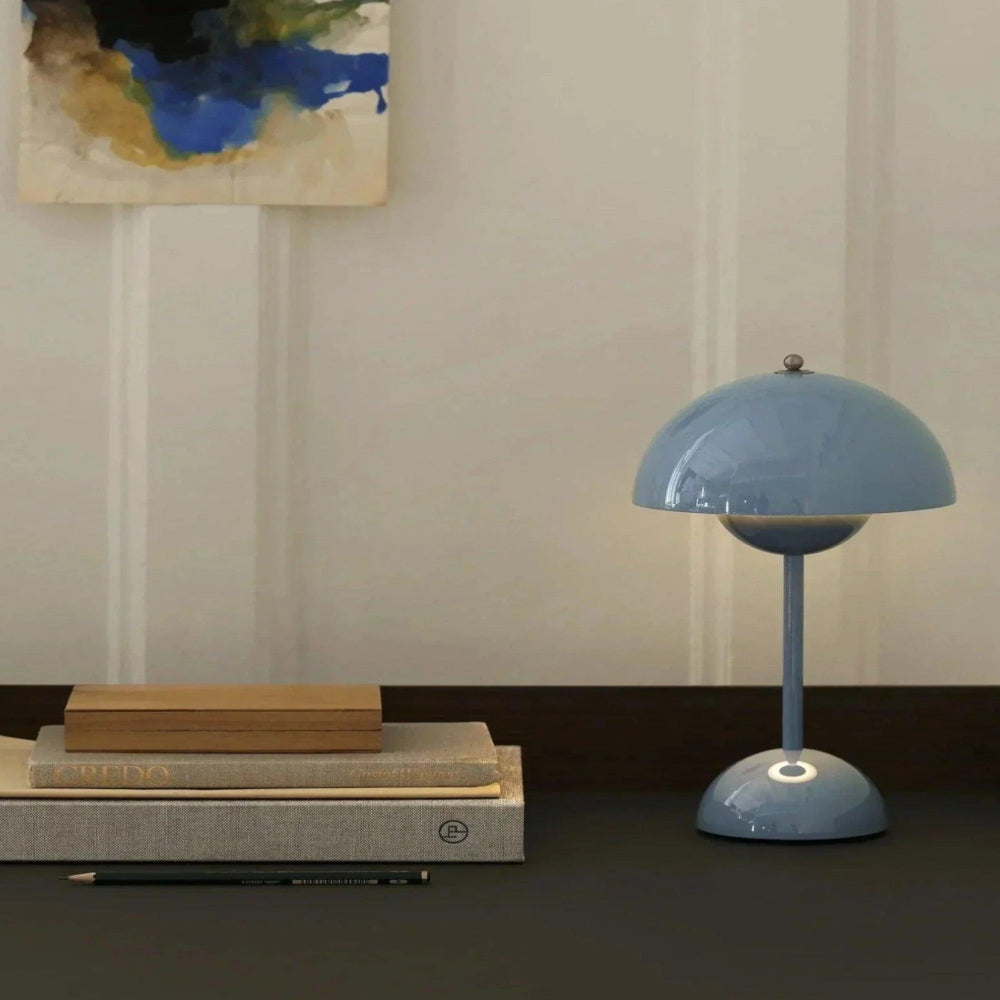 Cordless mini table lamp